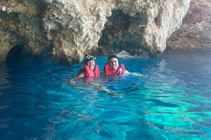 Lefkada Kayak : Explore Blue Cave with a Taste of Greece