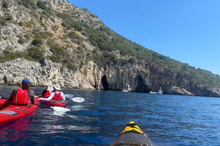 Lefkada Kayak : Explore Blue Cave with a Taste of Greece