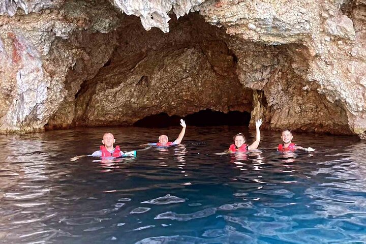 Lefkada Kayak : Explore Blue Cave with a Taste of Greece