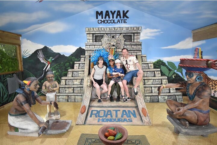 Roatan Wildlife Monkeys,Sloths, chocolate Rum tasting Island Tour