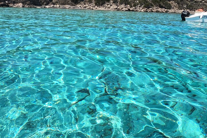Blue Lagoon Private Boat Rental No Licence with Masks Included