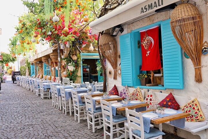 Alaçatı & Çeşme Chill Tour: Vibes, Streets & Snapshots