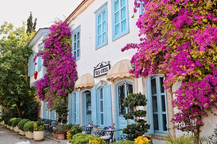 Alaçatı & Çeşme Chill Tour: Vibes, Streets & Snapshots