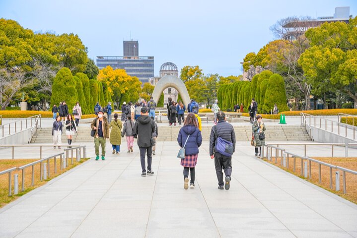 Hiroshima and Miyajima Day Trip with Itsukushima Shrine & Ferry