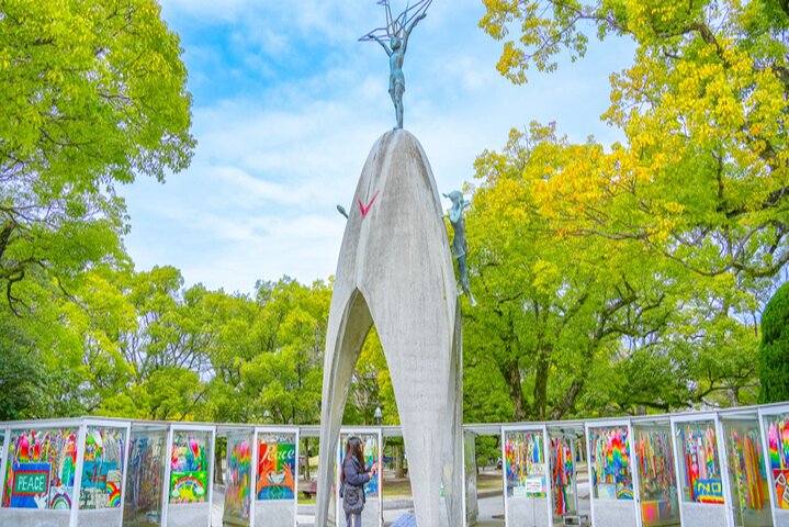 Hiroshima and Miyajima Day Trip with Itsukushima Shrine & Ferry
