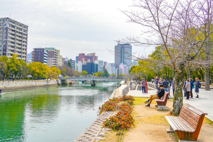 Hiroshima and Miyajima Day Trip with Itsukushima Shrine & Ferry
