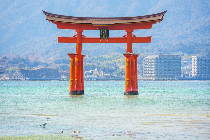 Hiroshima and Miyajima Day Trip with Itsukushima Shrine & Ferry