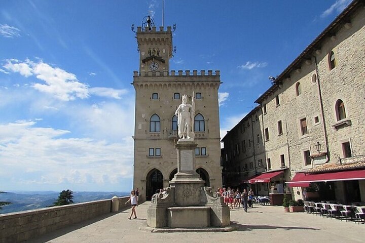 Discover the Ancient Land of San Marino with Transfer