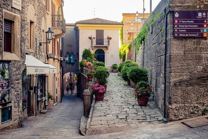 Discover the Ancient Land of San Marino with Transfer