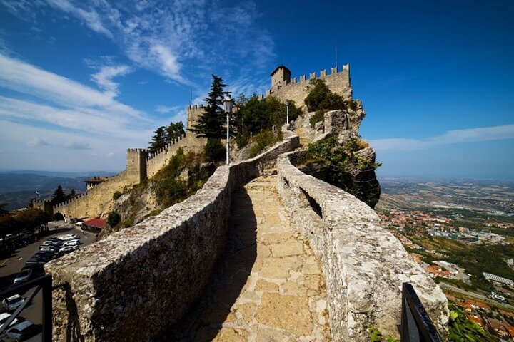 Discover the Ancient Land of San Marino with Transfer