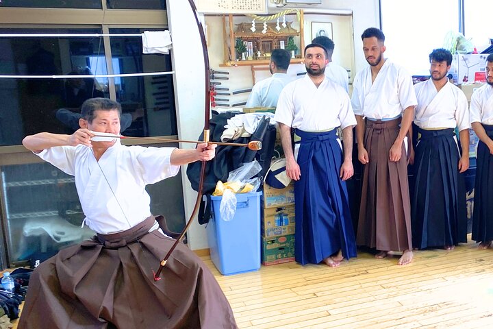 Tokyo:Samurai sword and archery class from a samurai descendant