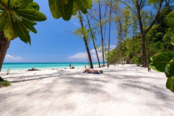 Phi Phi Early Bird & 4 Islands - Day Tour by Speedboat From Krabi