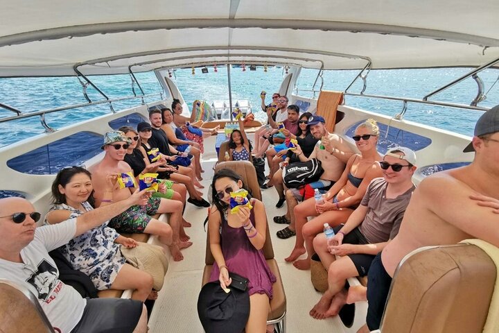 Phi Phi Early Bird & 4 Islands - Day Tour by Speedboat From Krabi