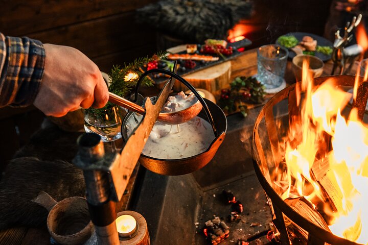 Private Expedition: INTO THE WILD Safari & Lunch in Glass Igloo