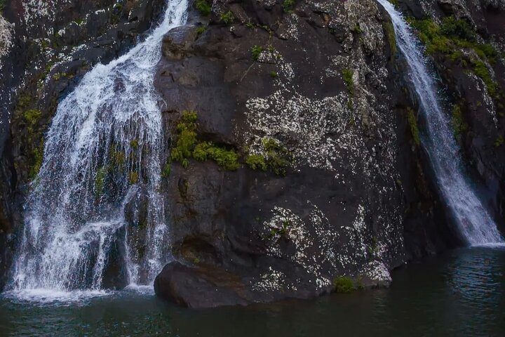 Hiking 7 Waterfalls Experience in Mauritius with Lunch