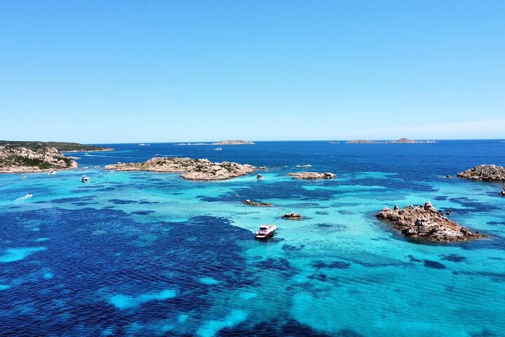 Sailing boat tour in the Maddalena Archipelago
