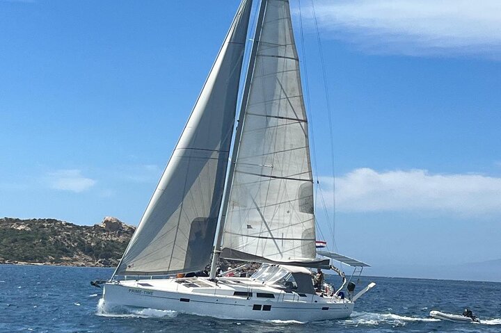 Sailing boat tour in the Maddalena Archipelago