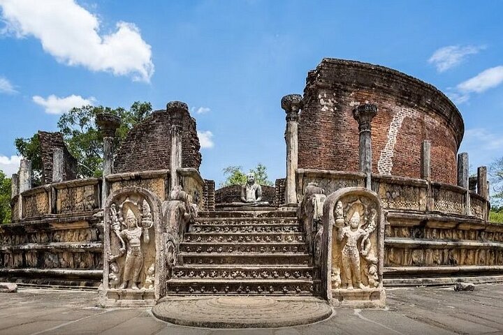 Private Polonnaruwa Ruins & Minneriya Safari Tour from Sigiriya