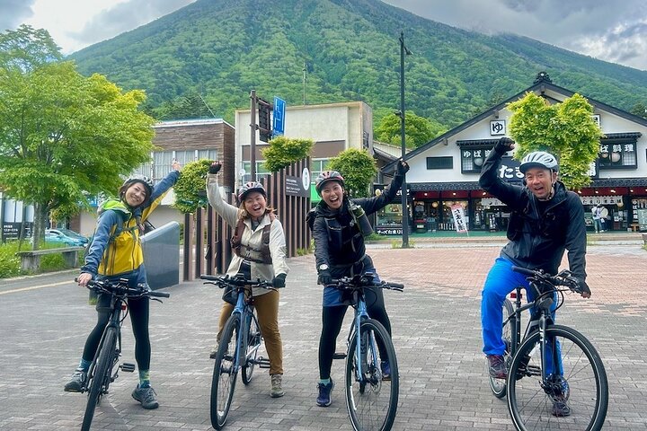 Nikko: Kegon Falls & Lake Chuzenji 3-Hour E-Bike Tour