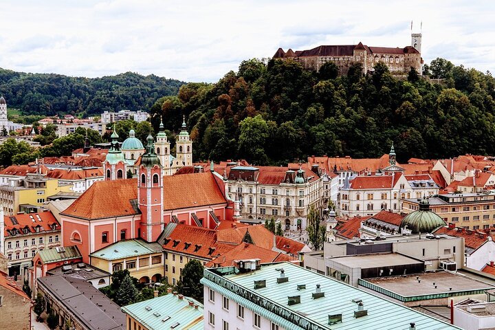Postojna Cave and Castle with Ljubljana starts from Maribor
