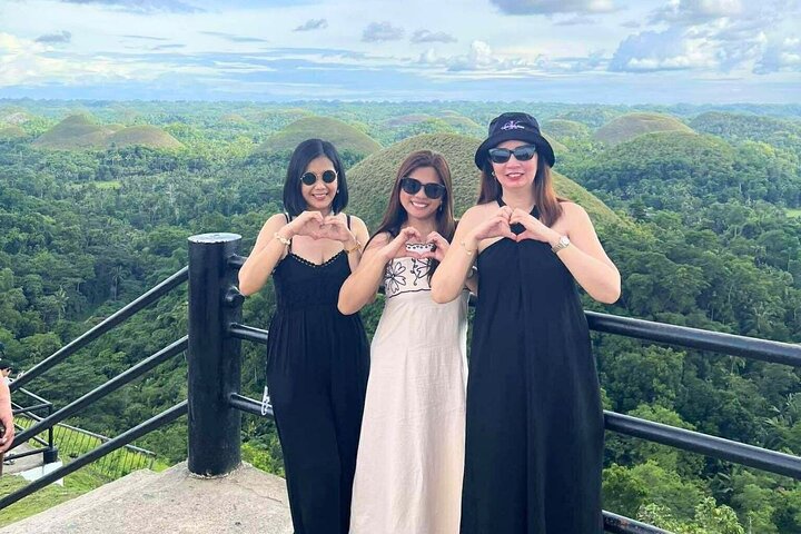 Bohol Chocolate Hills, Tarsiers & Loboc River Shared Tour