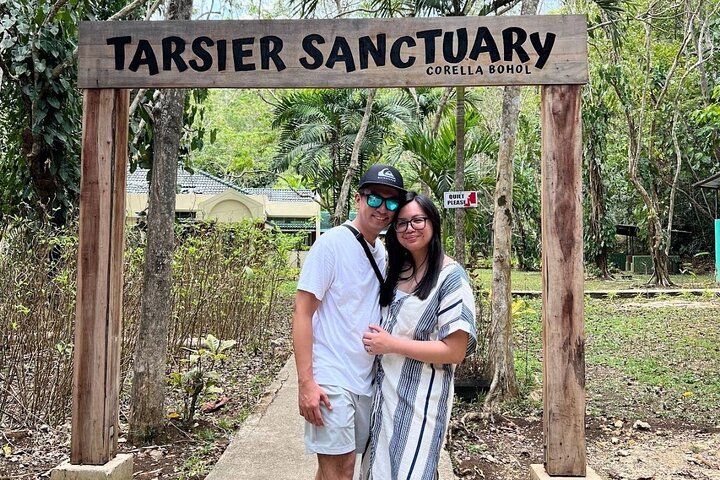 Bohol Chocolate Hills, Tarsiers & Loboc River Shared Tour