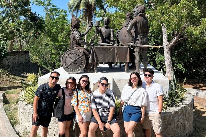 Bohol Chocolate Hills, Tarsiers & Loboc River Shared Tour