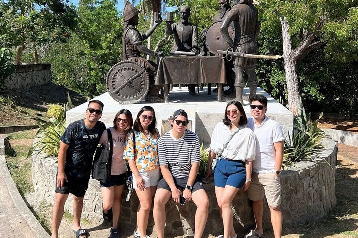 Private Bohol Tour: Chocolate Hills, Tarsiers & Loboc River