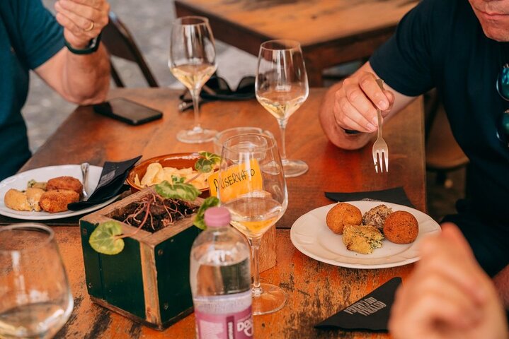 Verona All in one: Food Walking Tour, Lunch & Wine