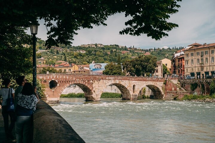 Verona All in one: Food Walking Tour, Lunch & Wine