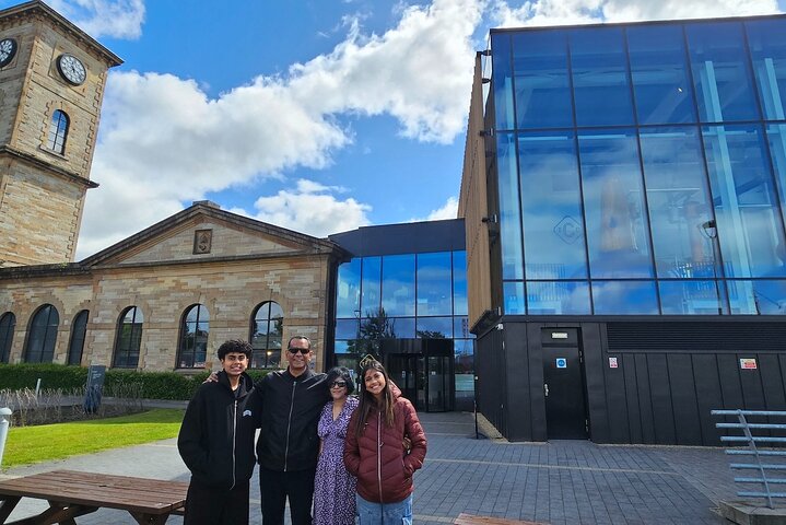 Edinburgh: Privately Guided Day Tour of Glasgow in Luxury Minivan