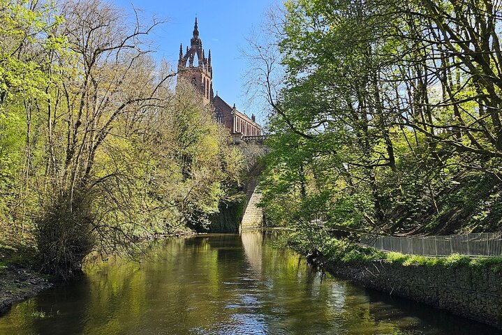 Edinburgh: Privately Guided Day Tour of Glasgow in Luxury Minivan