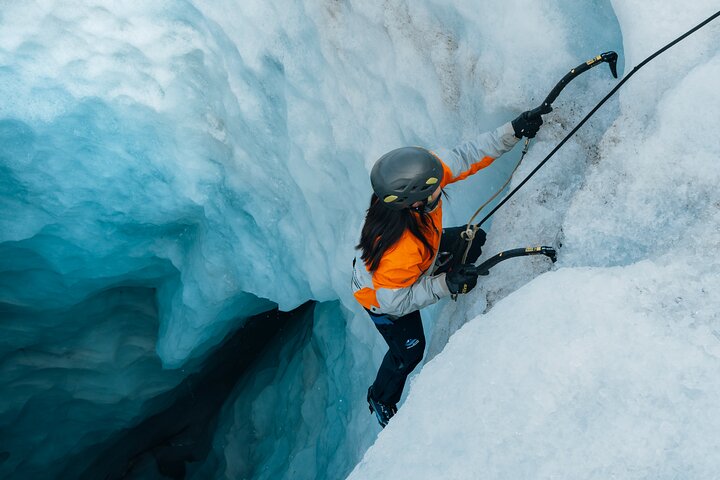 Sólheimajökull Glacier Hike & Ice Climbing Intro - Small Group