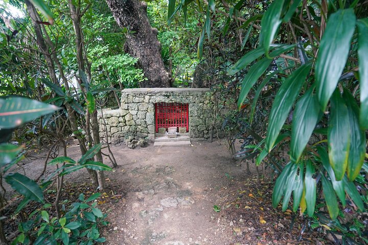 Okinawa Shuri Castle Peace Walking Tour