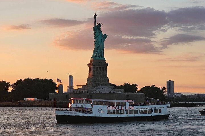 Circle Line: 1.5hr New York City Statue of Liberty Sunset Cruise