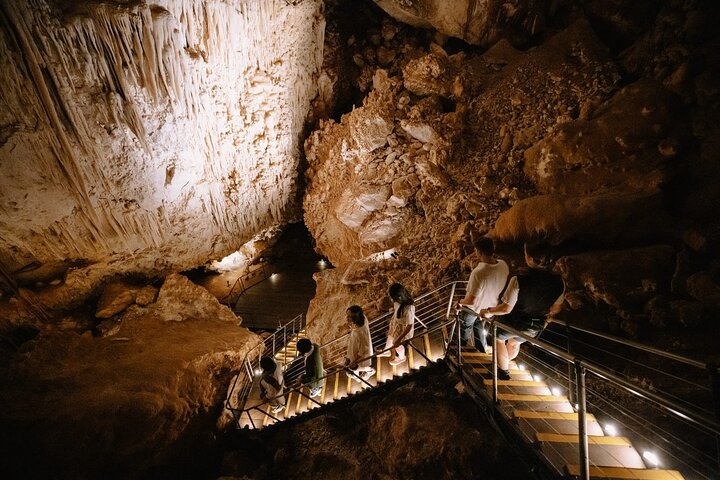 Jewel Cave Fully-guided Tour (Located in Western Australia)