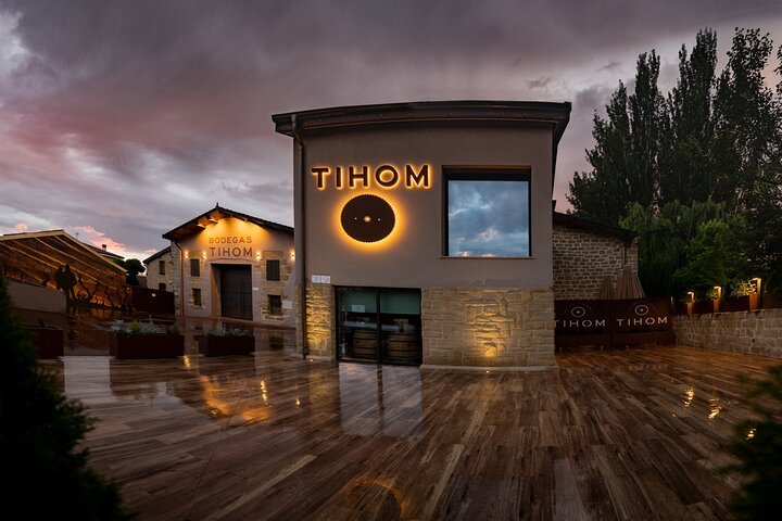 Visit to the winery with a tasting of 3 wines and appetizers