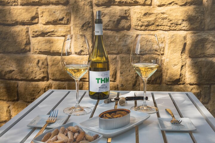 Visit to the winery with a tasting of 3 wines and appetizers