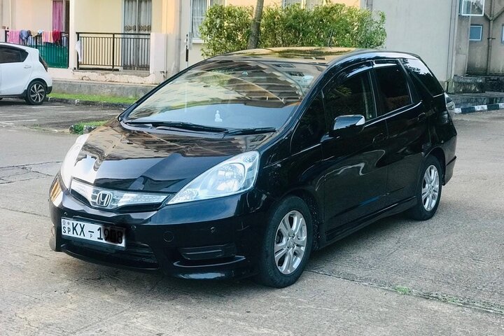 Sri Lanka Car and Driver Hire - Private Driver and Chauffeur