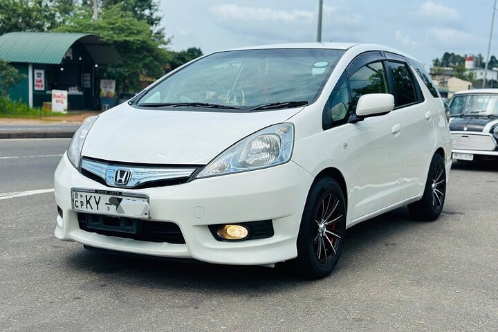 Sri Lanka Car and Driver Hire - Private Driver and Chauffeur