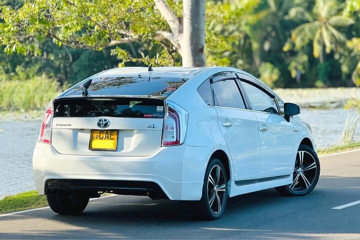 Sri Lanka Car and Driver Hire - Private Driver and Chauffeur