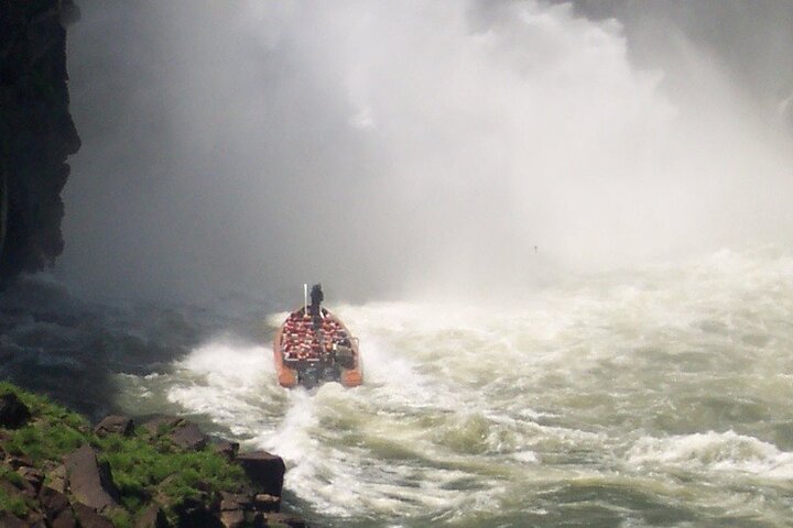 Under the Iguazu Falls live the Great Adventure + Train & Safari