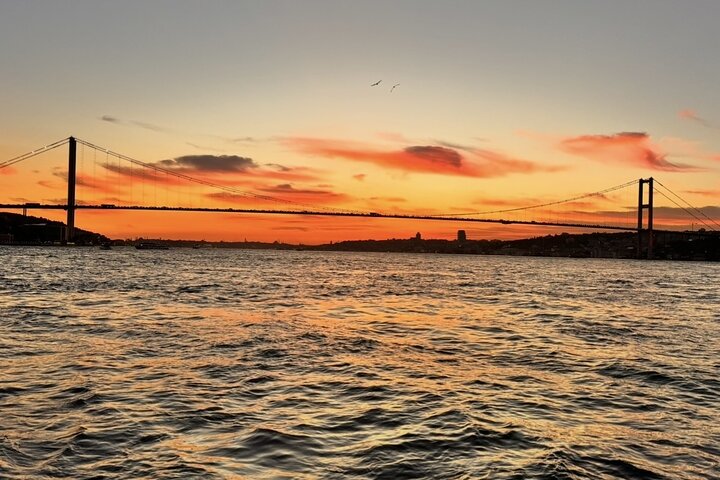 Enjoy Istanbul’s Bosphorus:2-Hour Daytime, Sunset & Night Cruises