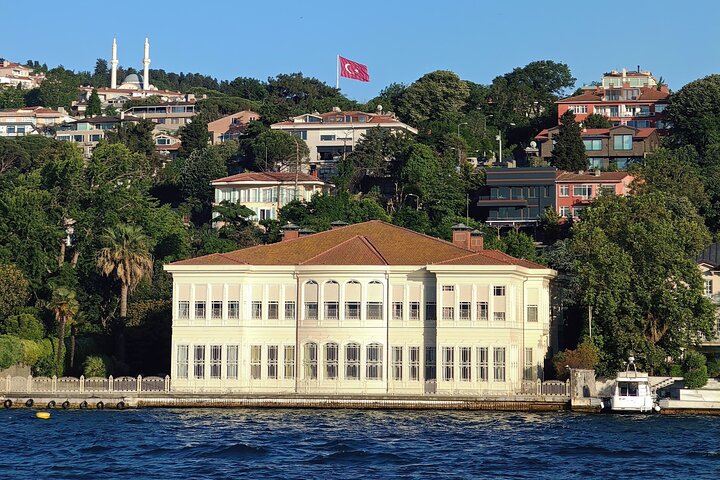 Enjoy Istanbul’s Bosphorus:2-Hour Daytime, Sunset & Night Cruises