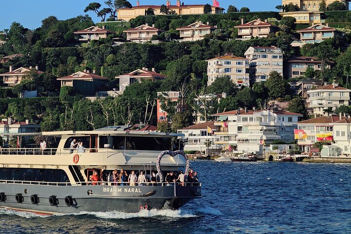 Enjoy Istanbul’s Bosphorus:2-Hour Daytime, Sunset & Night Cruises