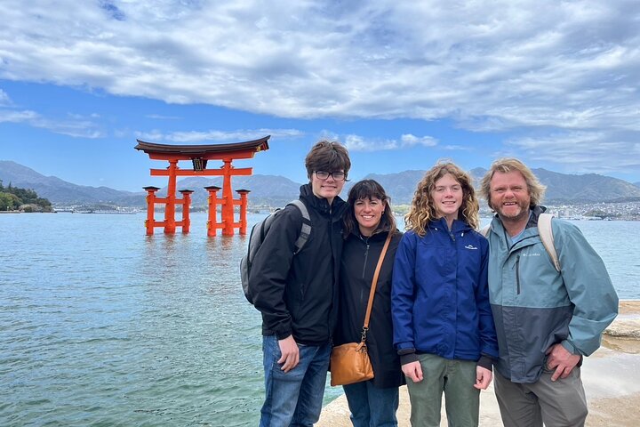 Hiroshima & Miyajima Private Custom Tour with Local Guide