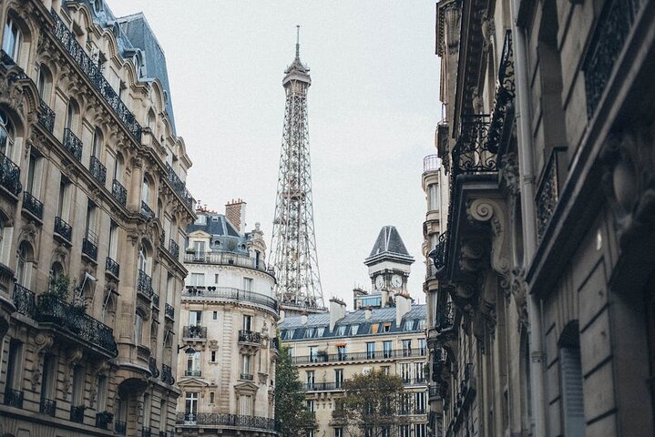 Paris Day Trip from Disneyland Including Hop-On Hop-Off City Tour