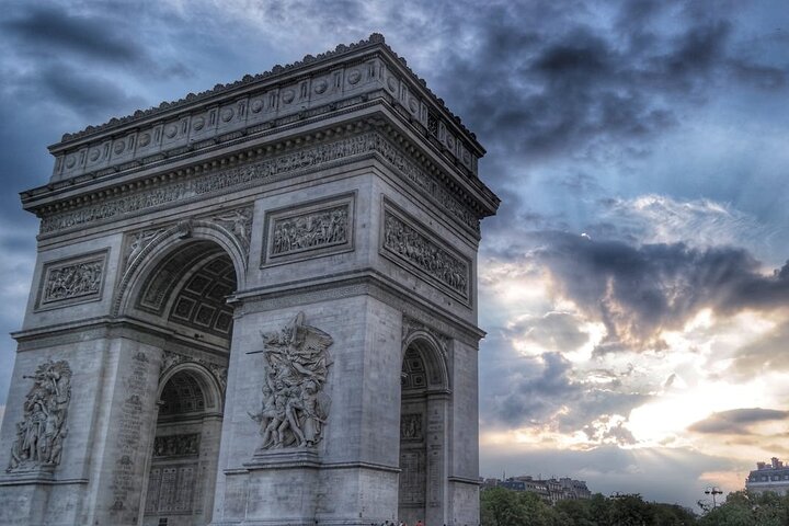 Paris Day Trip from Disneyland Including Hop-On Hop-Off City Tour