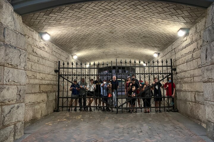 Black & Ghost Tour