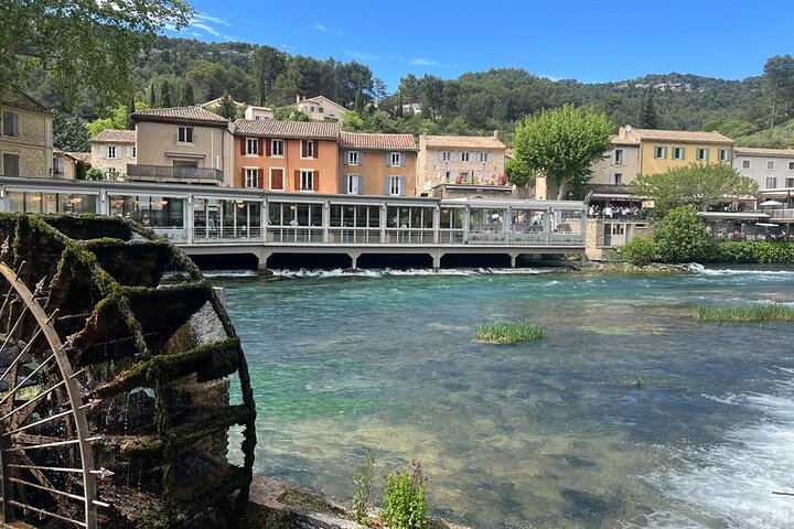 The magnificent villages of the Luberon on a private day